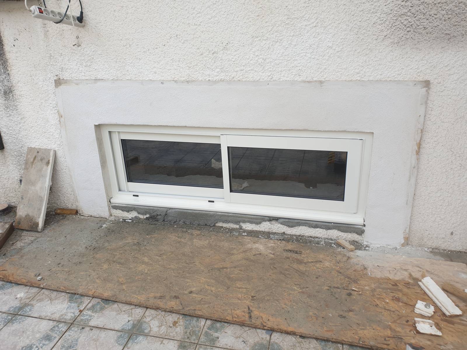 FENETRE COULISSANTE EN ALUMINIUM BLANCHE A ARAGON PROCHE DE CARCASSONNE