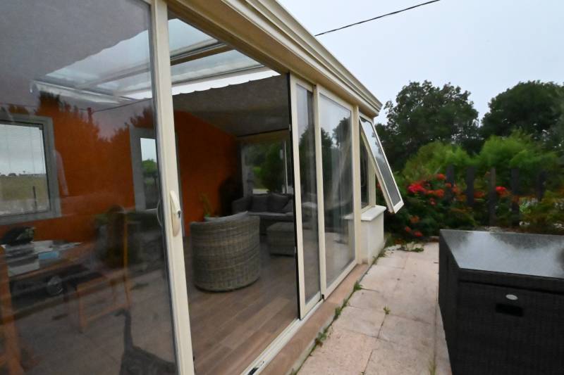 VERANDA AVEC STORES INTERIEURS SUR TOULOUSE DE TYPE ANTI-CHALEUR