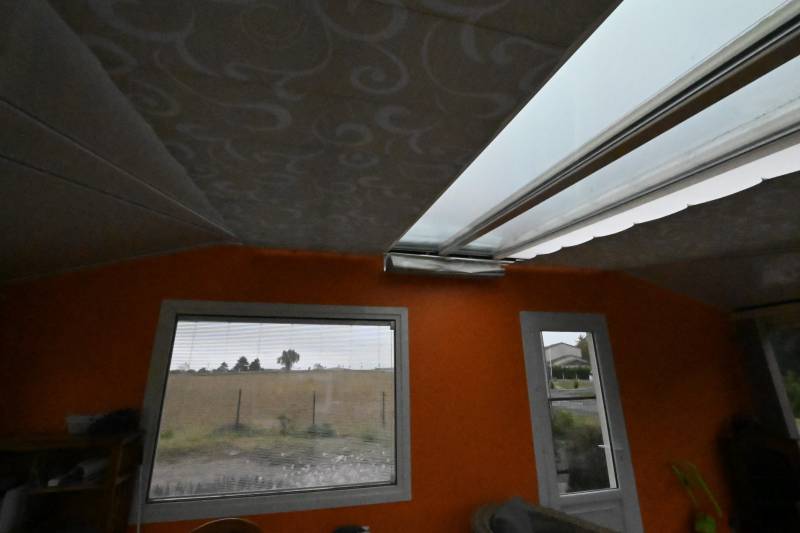 VERANDA AVEC STORES INTERIEURS SUR TOULOUSE DE TYPE ANTI-CHALEUR