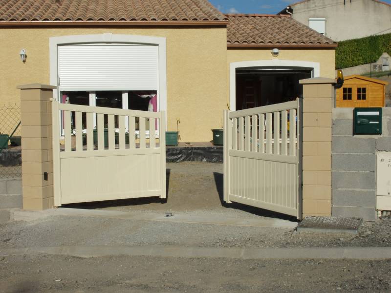 POSE D'UN PORTAIL PVC MOTORISE A CARCASSONNE
