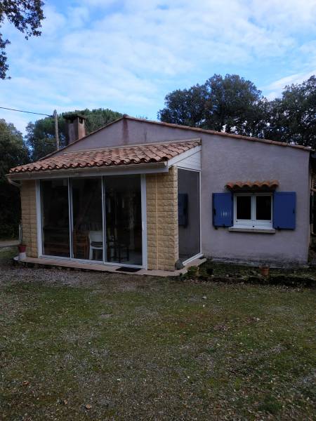 FERMETURE DE TERRASSE ET VOLETS BATTANTS EN ALUMINIUM SUR LA COMMUNE DE BROUSSES ET VILLARET