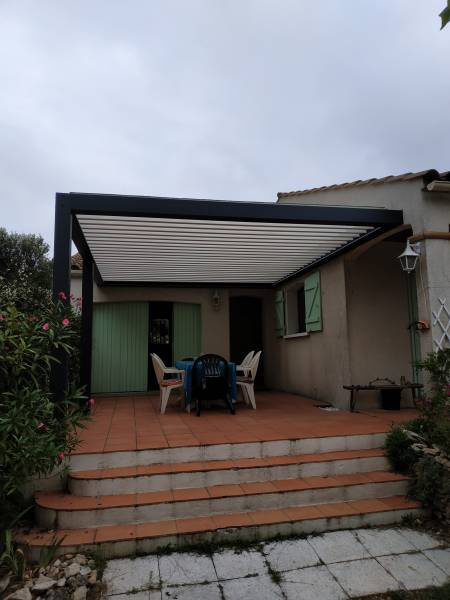 INSTALLATION D'UNE PERGOLA AVEC LAMES ORIENTABLES SUR LA COMMUNE DE VENTENAC