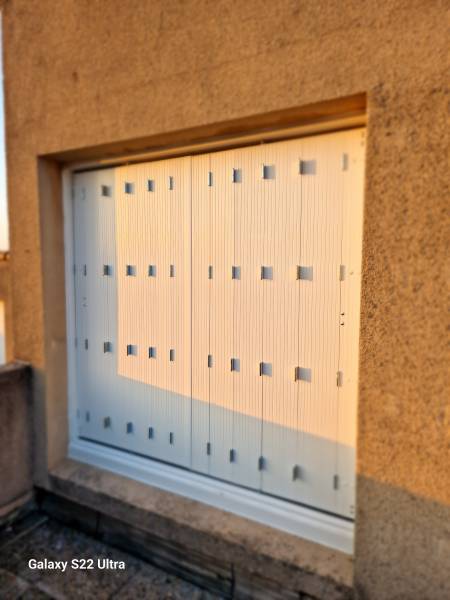 PERSIENNE BLANCHE INSTALLEE A CARCASSONNE
