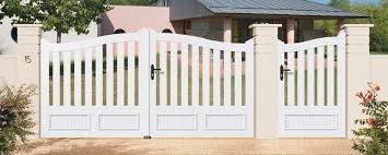 POSE D'UN PORTAIL EN PVC BLANC SUR LIOMOUX PROCHE DE CARCASSONNE
