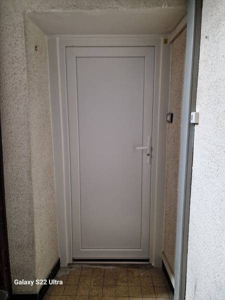 PORTE D'ENTREE PVC BLANCHE A CARCASSONNE