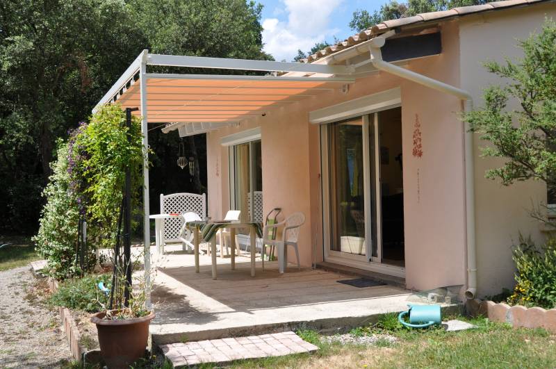 POSE D'UNE PERGOLA COLLIOURE SUR LA COMMUNE DE SAINT DENIS